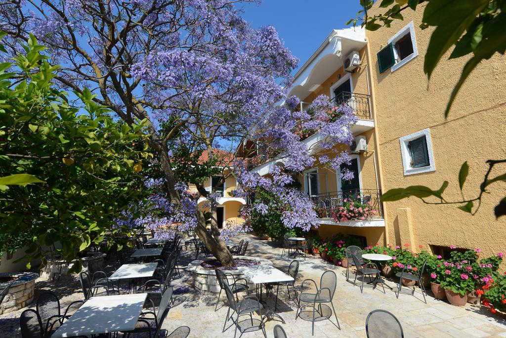 Marie Hotel Acharavi  Exteriör bild