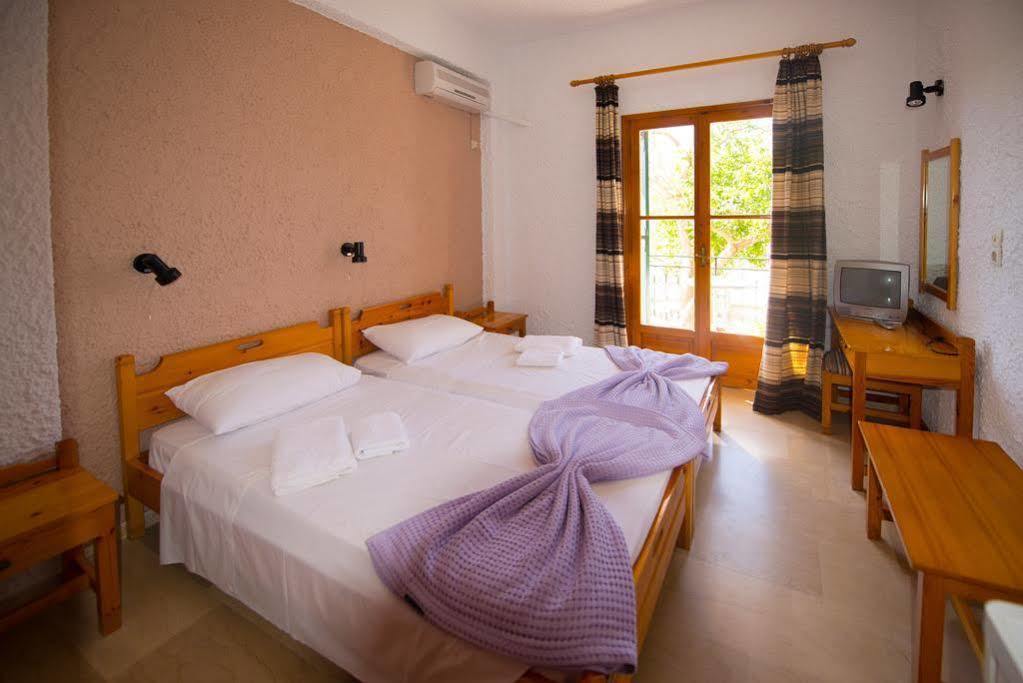 Marie Hotel Acharavi  Exteriör bild