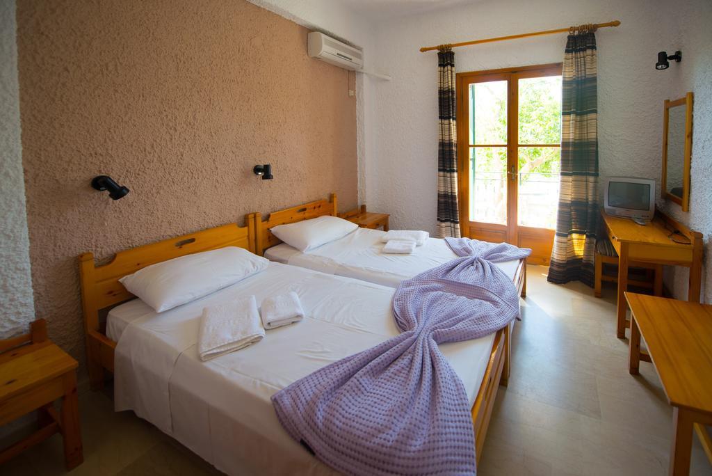 Marie Hotel Acharavi  Exteriör bild